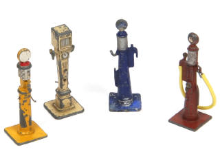 Lot 468 - DINKY TOYS (4)