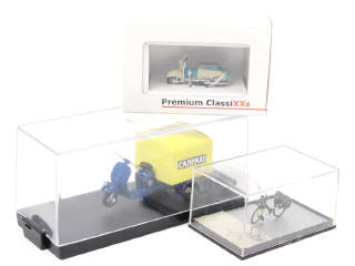 Lot 206 - DIVERS (3)