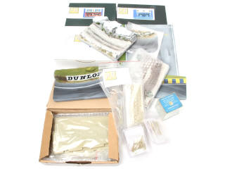 Lot 207 - DIVERS (16)