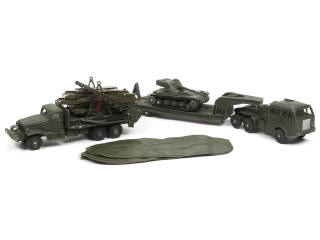 Lot 419 - DINKY TOYS (FRANCE) (3)