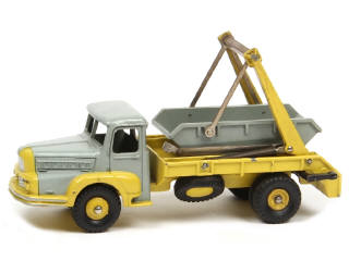 Lot 401 - DINKY TOYS (FRANCE) (1)
