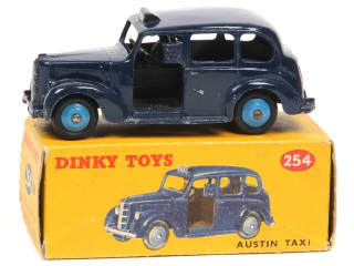 Lot 319 - DINKY TOYS (GB) (1)
