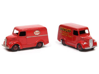 Lot 335 - DINKY TOYS (GB) (2)