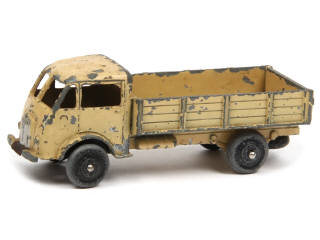 Lot 377 - DINKY TOYS (FRANCE) (1)