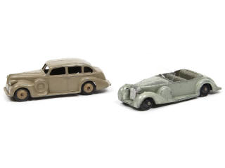 Lot 356 - DINKY TOYS (GB) (2)