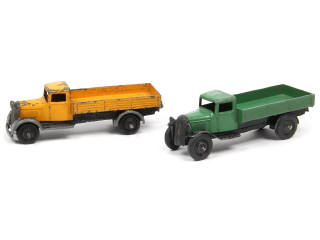 Lot 391 - DINKY TOYS (GB) (2)