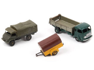 Lot 421 - DINKY TOYS (FRANCE) (3)