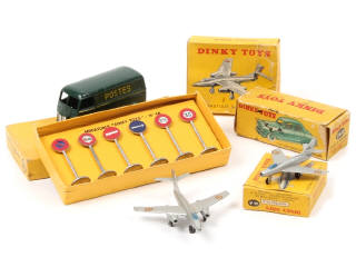Lot 423 - DINKY TOYS (FRANCE) (5)