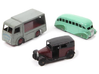 Lot 391 - DINKY TOYS (GB) (3)