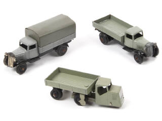Lot 392 - DINKY TOYS (GB) (3)