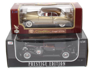 Lot 181 - DIVERS (2)