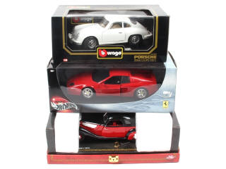 Lot 195 - DIVERS (3)