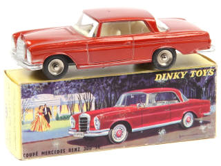 Lot 650 - DINKY TOYS (FRANCE) (1)