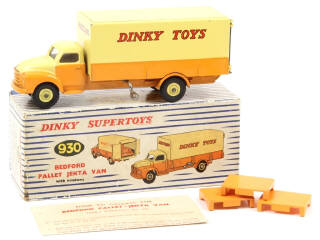 Lot 517 - DINKY TOYS (GB) (1)