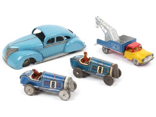 Lot 212 - DIVERS (4)