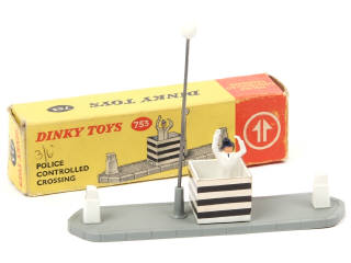Lot 529 - DINKY TOYS (GB) (1)