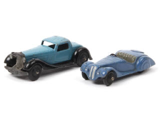 Lot 338 - DINKY TOYS (GB) (2)