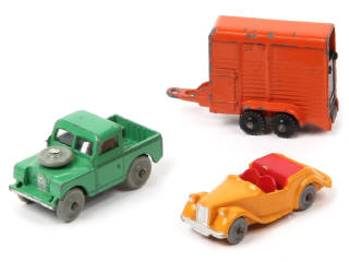 Lot 340 - DINKY TOYS (GB) (3)