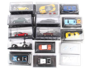 Lot 315 - DIVERS (17)