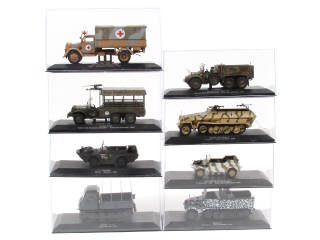 Lot 280 - DIVERS (8)