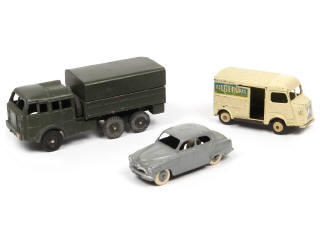 Lot 448 - DINKY TOYS (FRANCE) (3)