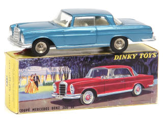 Lot 406 - DINKY TOYS (FRANCE) (1)