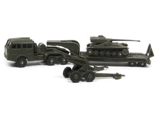 Lot 449 - DINKY TOYS (FRANCE) (3)
