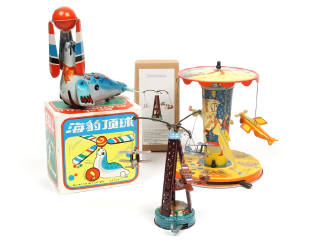 Lot 148 - DIVERS (3)