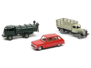 Lot 435 - DINKY TOYS (FRANCE) (3)
