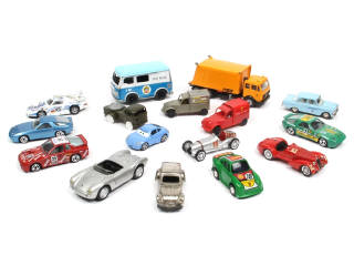 Lot 238 - DIVERS (16)