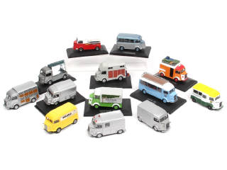 Lot 220 - DIVERS (13)