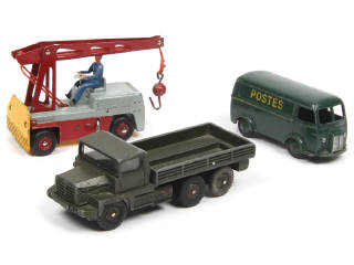 Lot 436 - DINKY TOYS (FRANCE) (3)