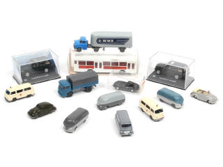 Lot 252 - DIVERS (14)