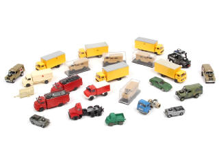 Lot 254 - DIVERS (24)