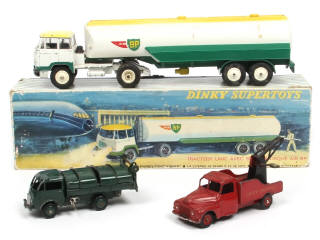 Lot 446 - DINKY TOYS (FRANCE) (3)