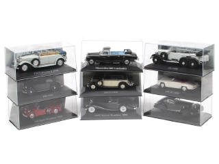 Lot 209 - DIVERS (9)