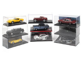 Lot 212 - DIVERS (9)