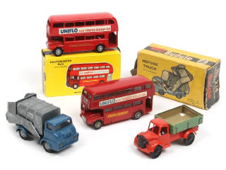 Lot 228 - DIVERS (4)