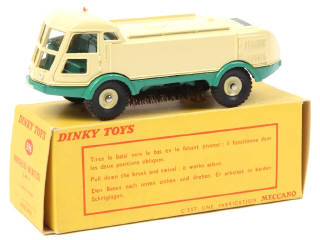 Lot 730 - DINKY TOYS (FRANCE) (1)