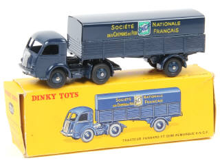 Lot 709 - DINKY TOYS (FRANCE) (1)