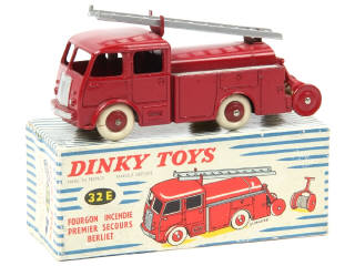 Lot 711 - DINKY TOYS (FRANCE) (1)