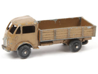 Lot 686 - DINKY TOYS (FRANCE) (1)