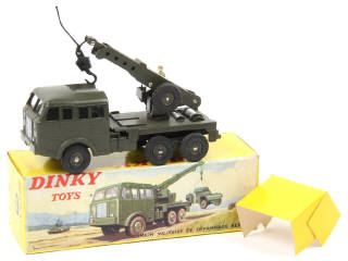 Lot 739 - DINKY TOYS (FRANCE) (1)