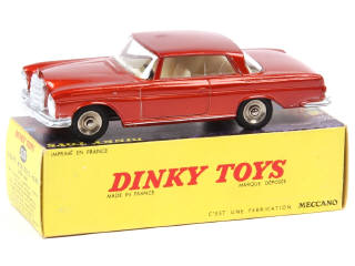 Lot 632 - DINKY TOYS (FRANCE) (1)