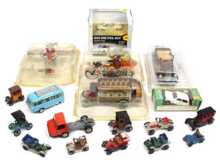 Lot 232 - DIVERS (8)