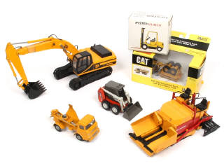 Lot 238 - DIVERS (6)