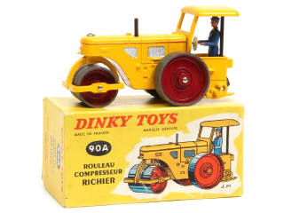 Lot 405 - DINKY TOYS (FRANCE) (1)