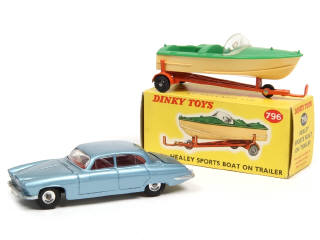 Lot 302 - DINKY TOYS (GB) (2)