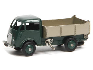 Lot 430 - DINKY TOYS (FRANCE) (1)