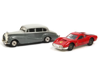 Lot 334 - DINKY TOYS (GB) (2)